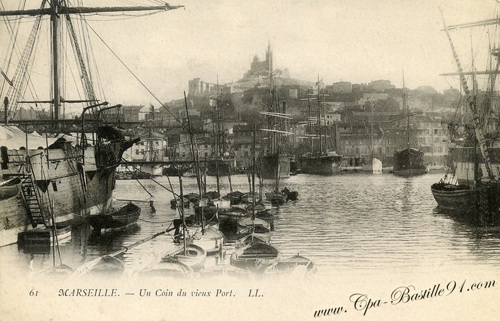 Carte postale Ancienne de Marseille - Un Coin du Vieux Port | Cartes Postales Anciennes