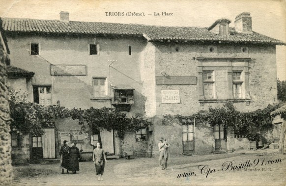 26-Triors-La place - Cliquez sur la carte pour l’agrandir et en voir tous les détails