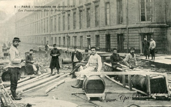 Paris-Innondation 1910-Les Pontonniers rue de Bourgogne