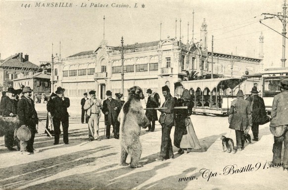 Marseille-Le palace Casino-l'ours et le singe