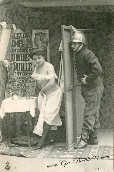 carte postale ancienne-Pompier et femme-0394