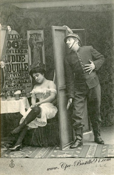 carte postale ancienne-Pompier et femme