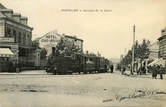 Carte postale ancienne-Soissons-Avenue de la gare