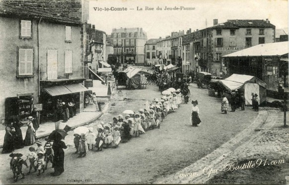 Vic-le-Comte-La rue du Jeu de Paume