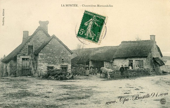 Carte postale de La Montée - Chaumieres Morvandelles