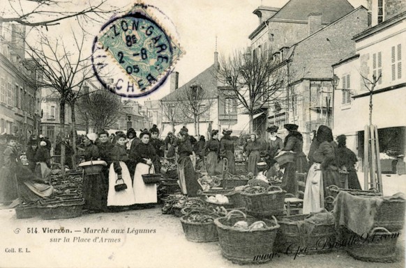 Vierzon-Marché-aux-légumes-sur-la-place-darmes