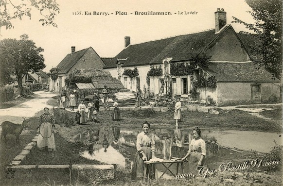 En Berry-Plou-Brouillamnon-Le lavoir