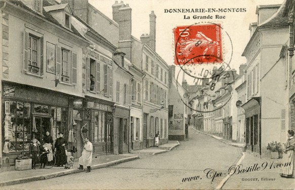 Donnemarie-en-Montois-La grande Rue