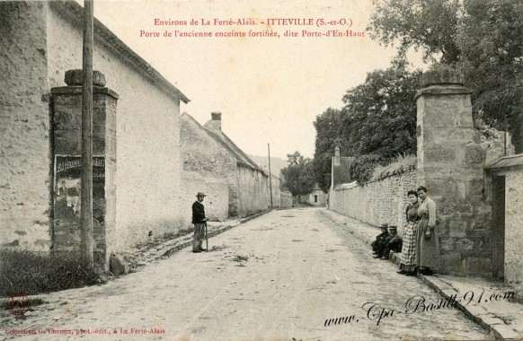 Itteville-Porte de-l'ancienne enceinte fortifiée-dite Porte-d'en-Haut