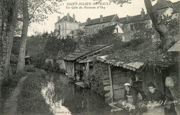 Saint-Julien du Sault-lavoir sur un ruisseau d'Ocq