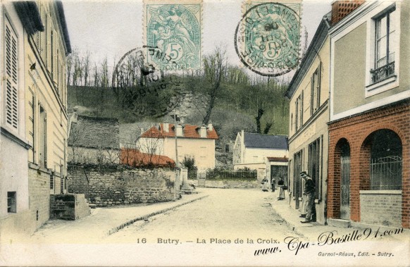 Butry-sur-Oise-La-place-de-la-Croix