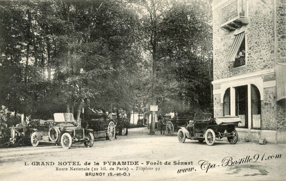 Brunoy - Hotel de la Pyramide