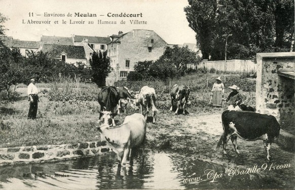 Condécourt-labreuvoir-et-le-lavoir-au-hameau-de-Villette.