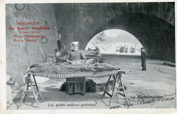 Carte-postale-Ancienne-Les petits Métiers parisiens-La Matelassiére