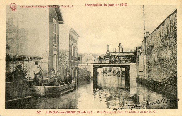 Juvisy-Rue-pasteur-et-Pont-du-chemin-de-fer-inondation-de-1910