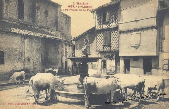 L'Ariege-St-Lizier-La Fontaine de la Place