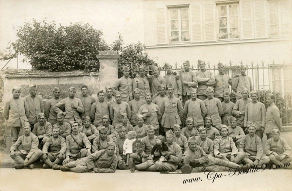 Carte Photo d'un groupe de soldats le 28 mai 1918 à Épône
