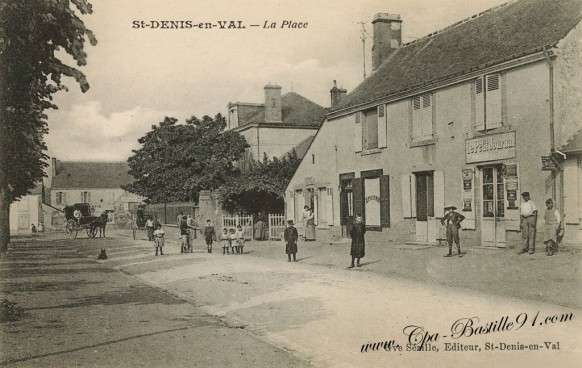 St Denis en Val - La Place