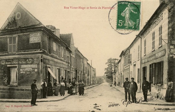 Carte Postale Ancienne - Rue Victor Hugo et Sortie de Pierrelaye