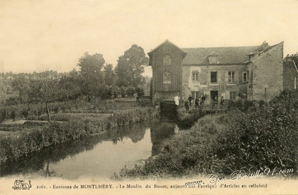 Environs de Montlery - Le moulin du Basset - Aujourdhui Fabrique d'Aticles en celluloïd