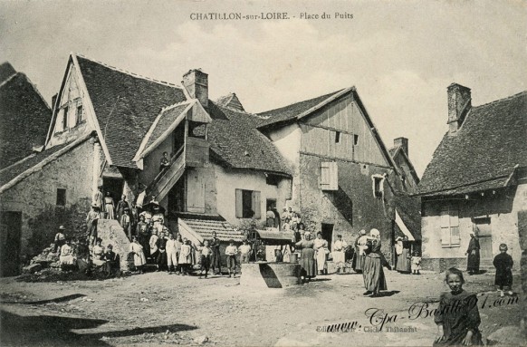 Chatillon-sur-Loire-Place-du-Puits