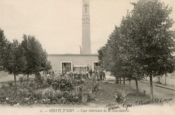 Abbaye-dIgny-cour-interieure-de-la-Chocolaterie