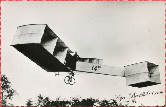 histoire-de-laviation-1906-Santos-Dumont-sur-14-bis-8