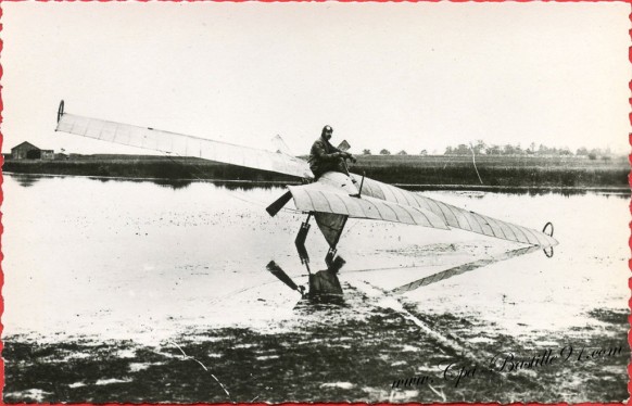 histoire-de-laviation-En-Octobre-1907-laéroplane-de-robert-Esnault-Pelterie-exécute-des-vols-de-plus-de-100-métres-