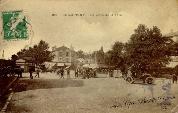 Carte Postale Ancienne - Champigny sur Marne - La place de la Gare