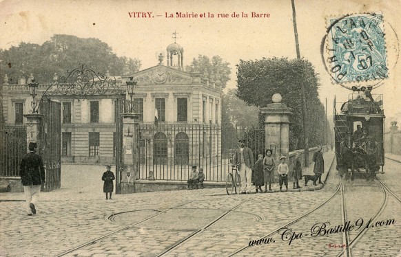 Vitry sur Seine - La Mairie et la rue de la Barre 