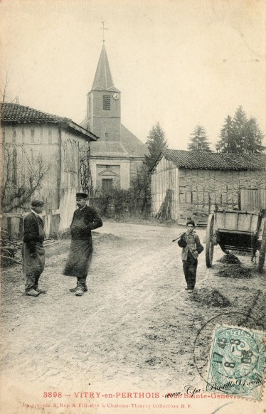 Carte Postale Ancienne - Vitry en Perthois - Rue Sainte Genevieve 