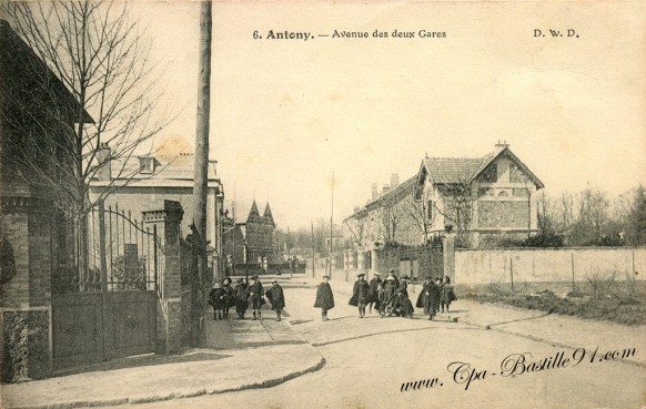 Carte Postale Ancienne - Antony - Avenue des deux Gares