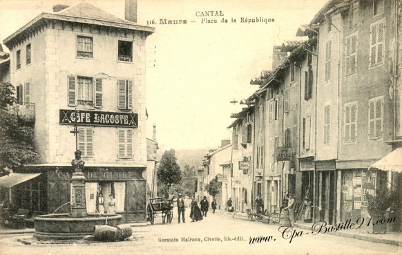 Carte Postale Ancienne - Cantal - Maurs - Place de la République