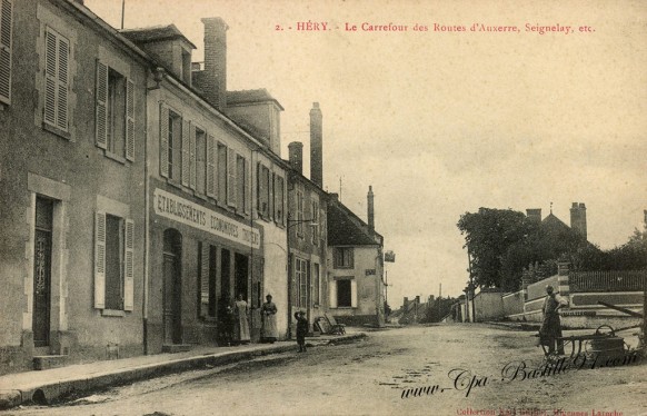 Carte Postale Ancienne - Héry - Le Carrefour des routes d'Auxerre - Seignelay