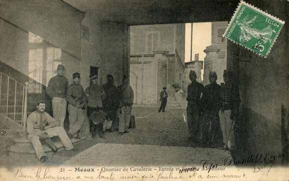 Carte Postale Ancienne - Meaux - Quartier de Cavalerie - Entrée et escalier d'Honneur