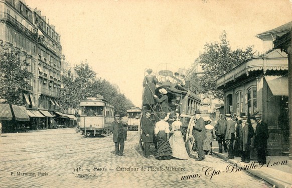 Paris - Carrefour de l'école militaire en omnibus à l'impériale