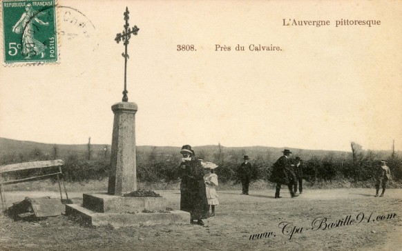 Carte Postale Ancienne- l'Auvergne pittoresque prés du Calvaire