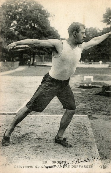 Carte Postale Ancienne - Sports lancement du disque par andré Deffarges