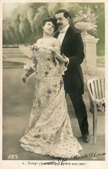 Carte Postale de 1900 - Flirter c'est souvent perdre son coeur 