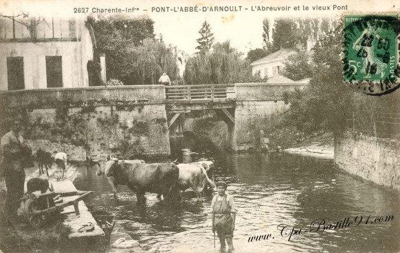 Pont l'Abbé d'Arnoult - l'Abreuvoir et le vieux pont 