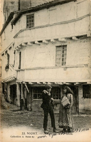 Carte Postale Ancienne de Niort - La petite accordéoniste 