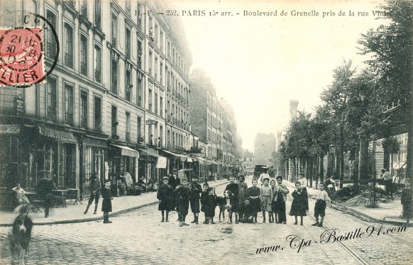 Carte Postale Ancienne - Boulevard de Grenelle pris de la rue Violet