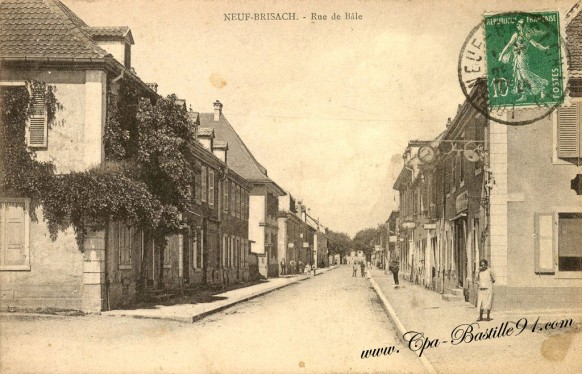 Carte Postale Ancienne - Neuf-Brisach - La rue de Bâle