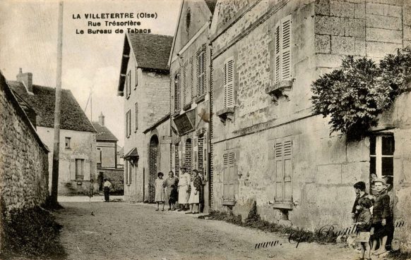 Cartes Postales Anciennes - La Villetertre - Rue Trésorière et le bureau de poste