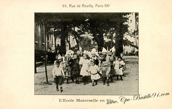 Cartes Postales Anciennes - l'école maternelle en fête - 95 rue de Reuilly à Paris XI