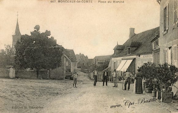 Cartes-postales-anciennes-Monceaux-le-comte-place-du-marché.