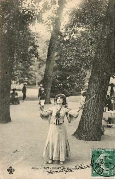 Vichy-le-nouveau-parc-une-partie-de-Diabolo