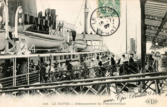Carte Postale Ancienne - Le Havre débarquement du Transatlantique