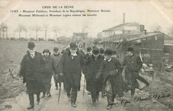 Crue de la Seine - Monsieur Falliéres président de la république visite les inondés