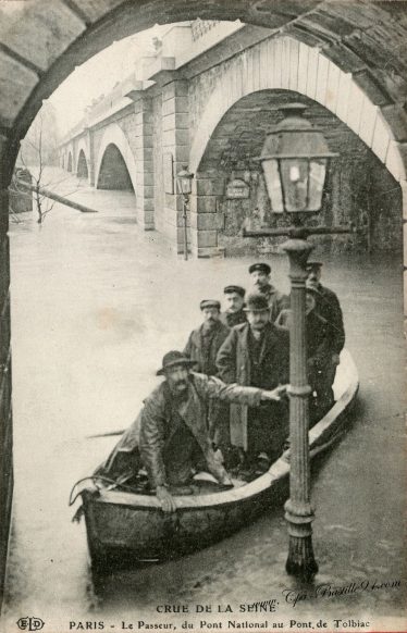 Crue de la Seine - Paris 1910 - Le passeur du pont National au pont de Tolbiac